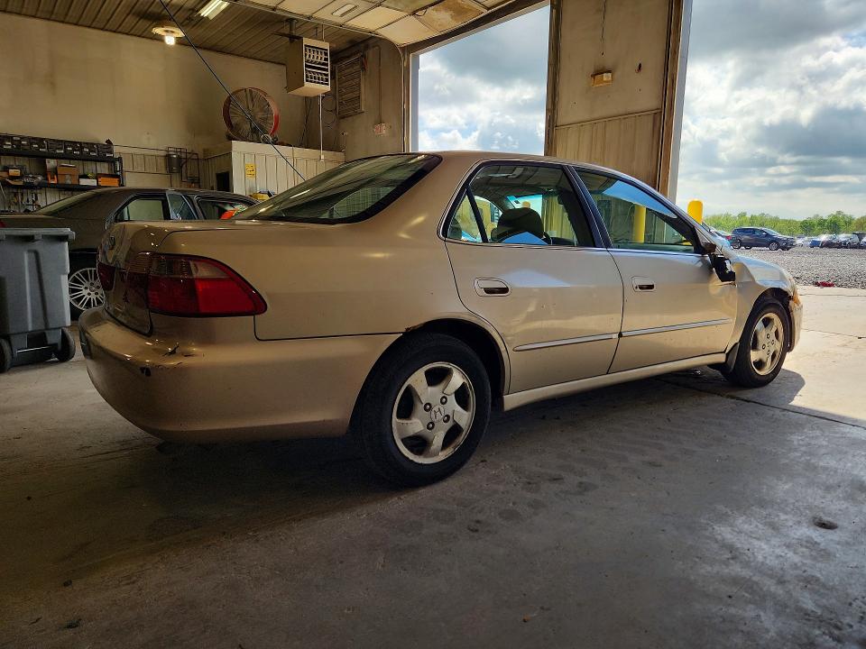 2000 Honda Accord მანქანა იყიდება აუქციონზე, vin: 1HGCG6586YA099781, აუქციონის ნომერი: 49507296