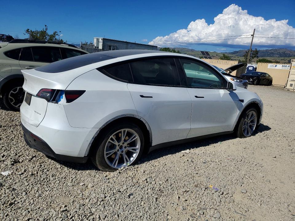 48402056 :رقم المزاد ، 7SAYGAEE2NF570134 vin ، 2022 Tesla Model Y مزاد بيع