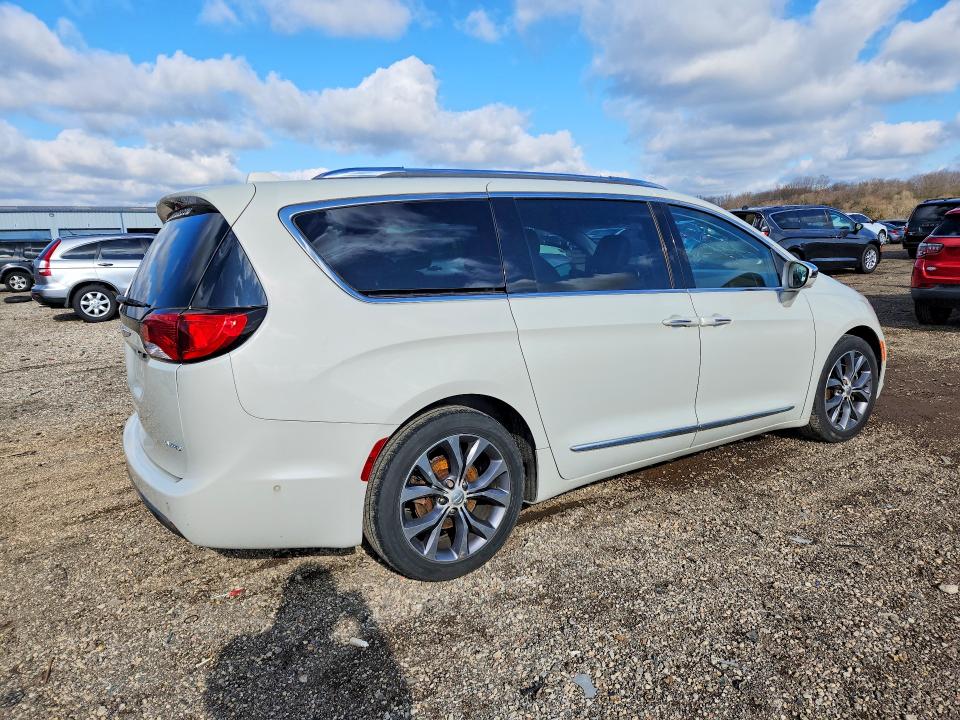 48930106 :رقم المزاد ، 2C4RC1GG8HR647688 vin ، 2017 Chrysler Pacifica مزاد بيع