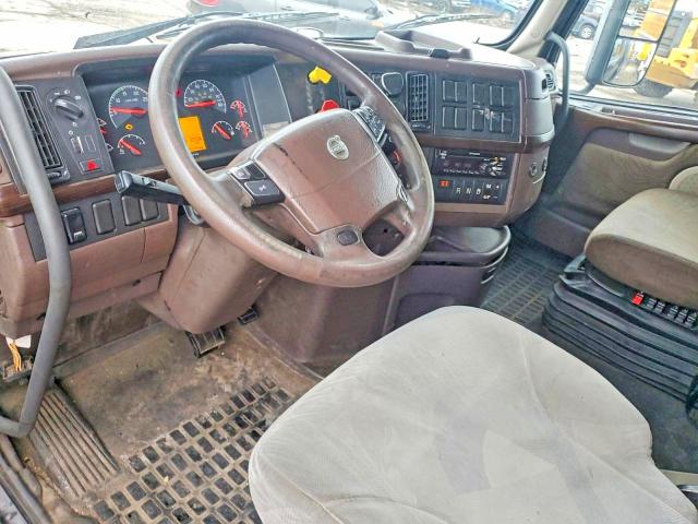 52057606 :رقم المزاد ، 4V4NC9EH8GN932447 vin ، 2016 Volvo Vn مزاد بيع