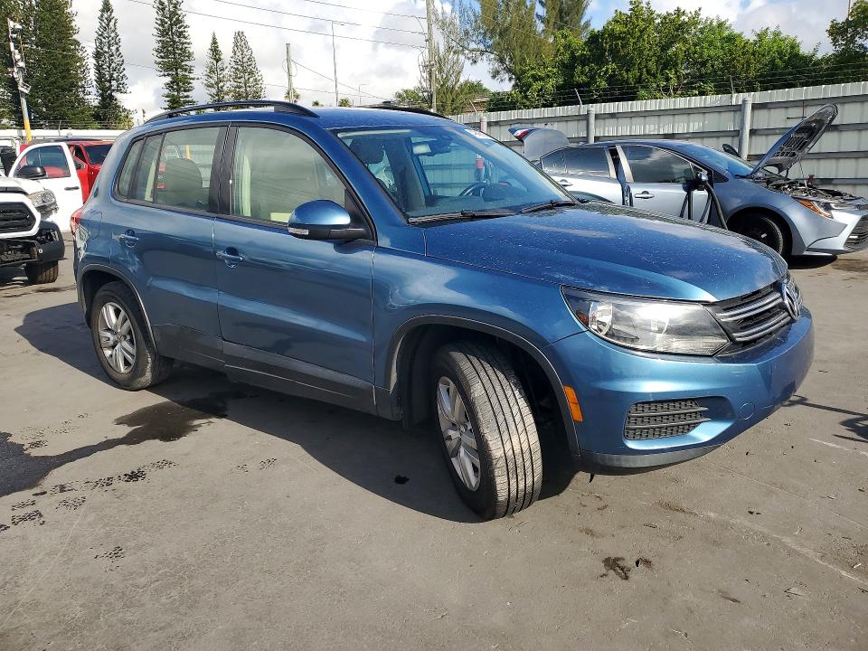 49466056 :رقم المزاد ، WVGAV7AX8HK037951 vin ، 2017 Volkswagen Tiguan مزاد بيع