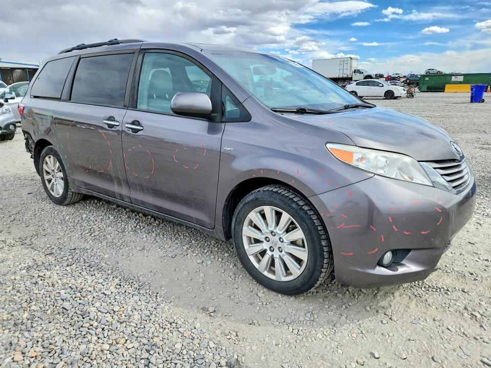 50899566 :رقم المزاد ، 5TDDZ3DC8HS170841 vin ، 2017 Toyota Sienna مزاد بيع