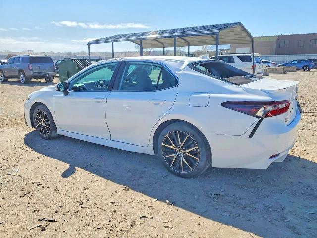 49298766 :رقم المزاد ، 4T1G11AK8MU541762 vin ، 2021 Toyota Camry مزاد بيع