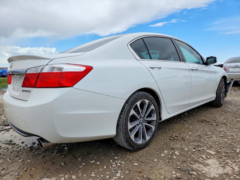 51445506 :رقم المزاد ، 1HGCR2F57FA252981 vin ، 2015 Honda Accord مزاد بيع
