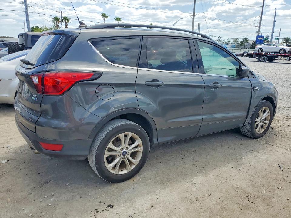 49739156 :رقم المزاد ، 1FMCU9HD8KUA75131 vin ، 2019 Ford Escape مزاد بيع
