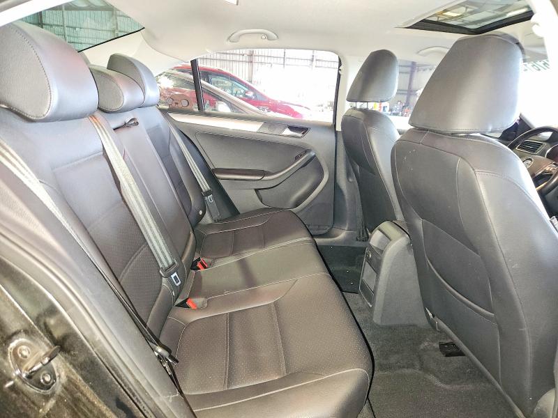 51676146 :رقم المزاد ، 3VWDB7AJXJM206160 vin ، 2018 Volkswagen Jetta مزاد بيع