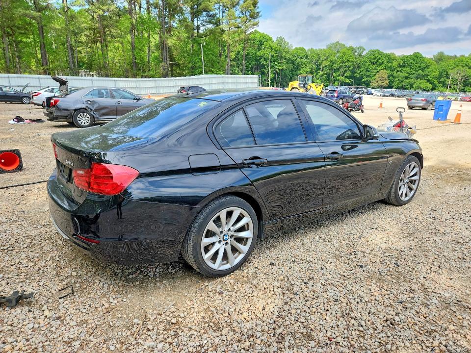 2013 Bmw 328 მანქანა იყიდება აუქციონზე, vin: WBA3A5G53DNP21878, აუქციონის ნომერი: 51484036