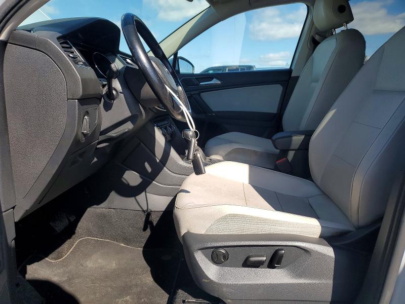 48679556 :رقم المزاد ، 3VV2B7AX4JM153424 vin ، 2018 Volkswagen Tiguan مزاد بيع