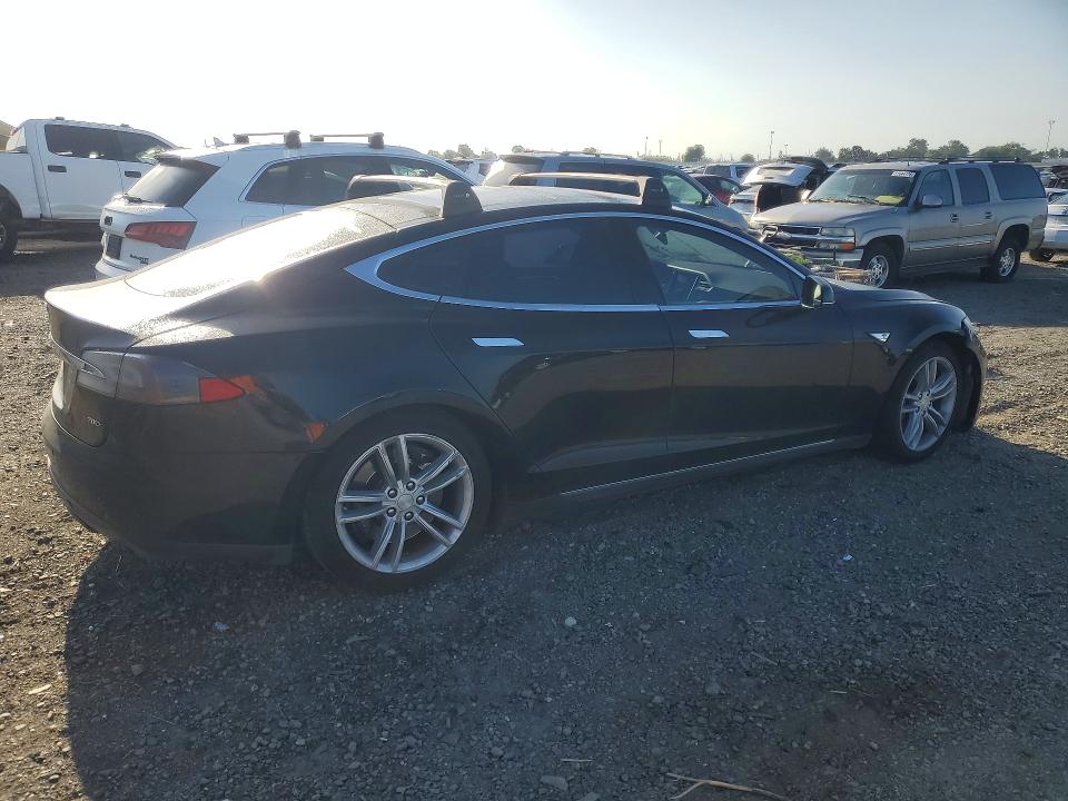 Продажа на аукционе авто 2015 Tesla Model S, vin: 5YJSA1E29FF116877, номер лота: 51146406