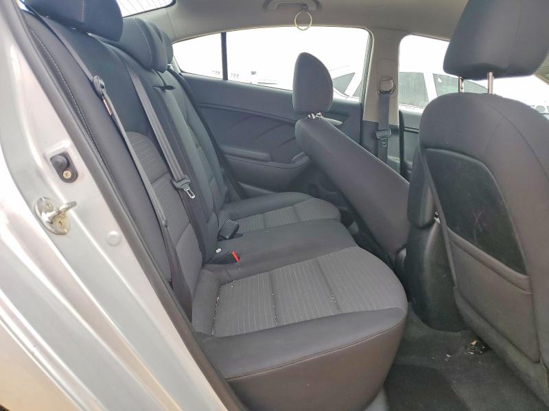 51124626 :رقم المزاد ، 3KPFL4A79JE240919 vin ، 2018 Kia Forte مزاد بيع