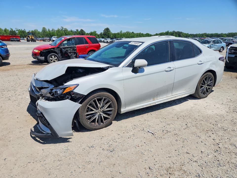 50794646 :رقم المزاد ، 4T1G11AK1NU013059 vin ، 2022 Toyota Camry مزاد بيع