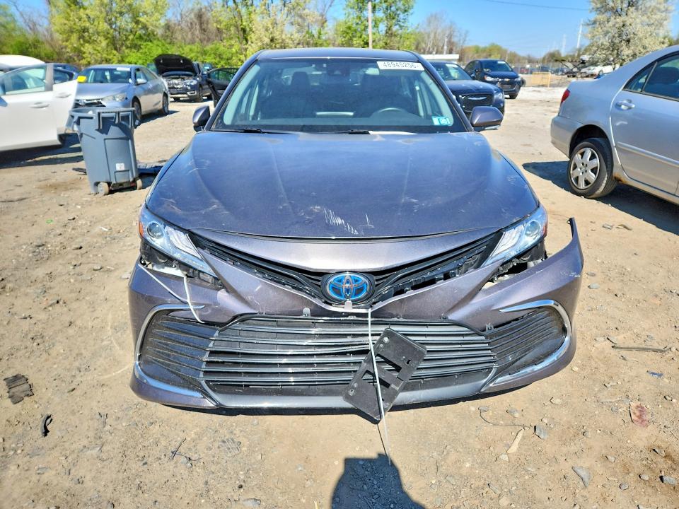 48945256 :رقم المزاد ، 4T1F31AK6MU555309 vin ، 2021 Toyota Camry Hybrid مزاد بيع