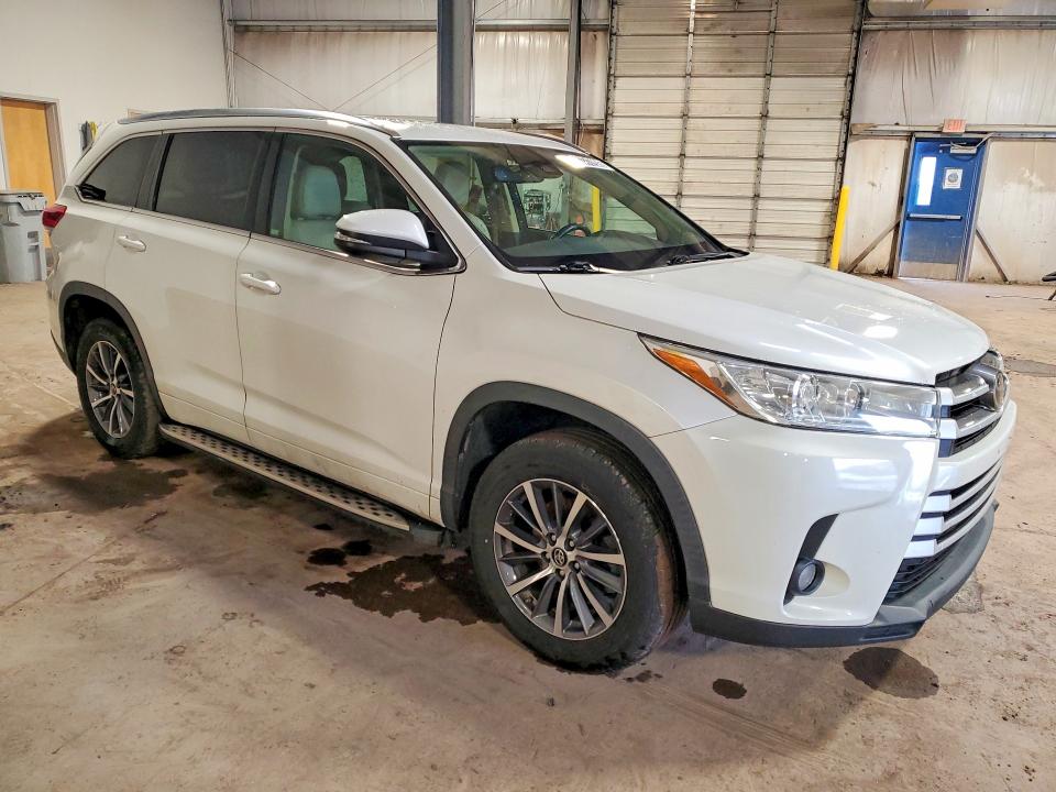 47717936 :رقم المزاد ، 5TDKZRFH5HS193139 vin ، 2017 Toyota Highlander مزاد بيع