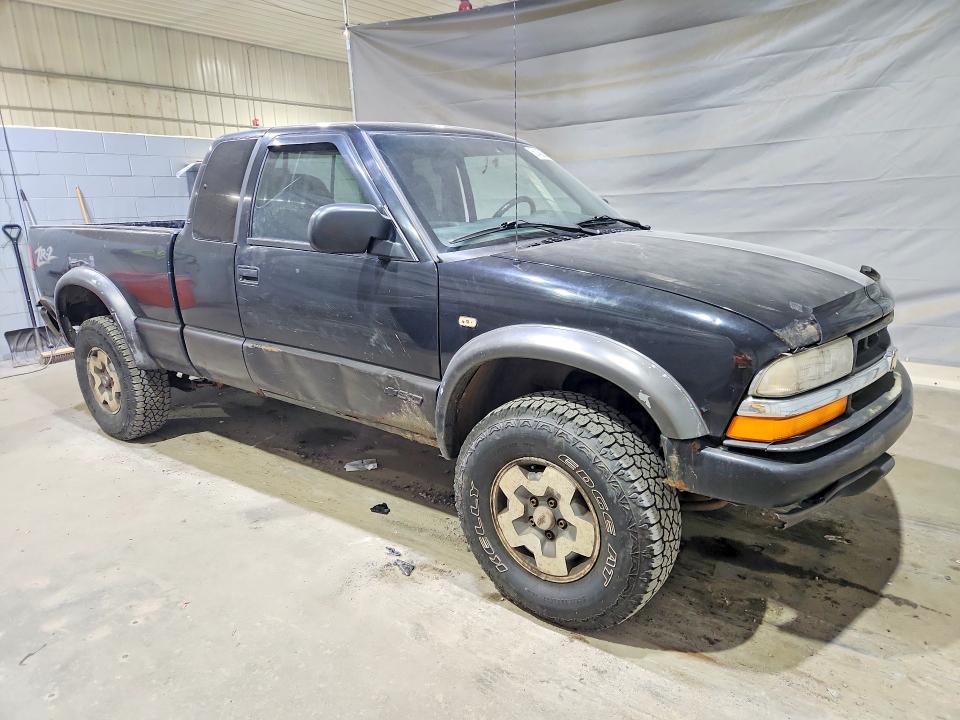 51452596 :رقم المزاد ، 1GCCT19W8Y8304966 vin ، 2000 Chevrolet S Truck مزاد بيع