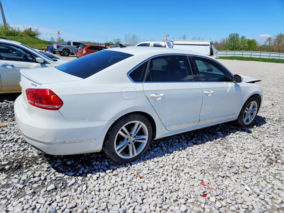 51373996 :رقم المزاد ، 1VWBN7A37EC077124 vin ، 2014 Volkswagen Passat مزاد بيع