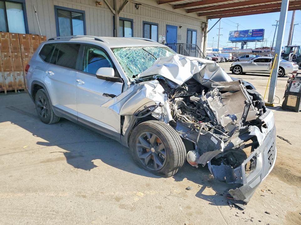 49493906 :رقم المزاد ، 1V2CR2CA9JC566823 vin ، 2018 Volkswagen Atlas مزاد بيع