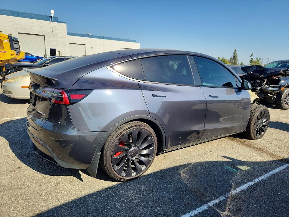 48188106 :رقم المزاد ، 7SAYGDEF7NF379772 vin ، 2022 Tesla Model Y مزاد بيع