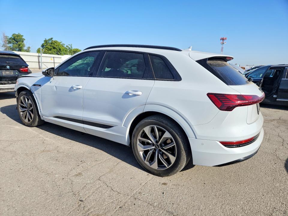 Продажа на аукционе авто 2021 Audi E-tron, vin: WA1LAAGE7MB038010, номер лота: 49666136
