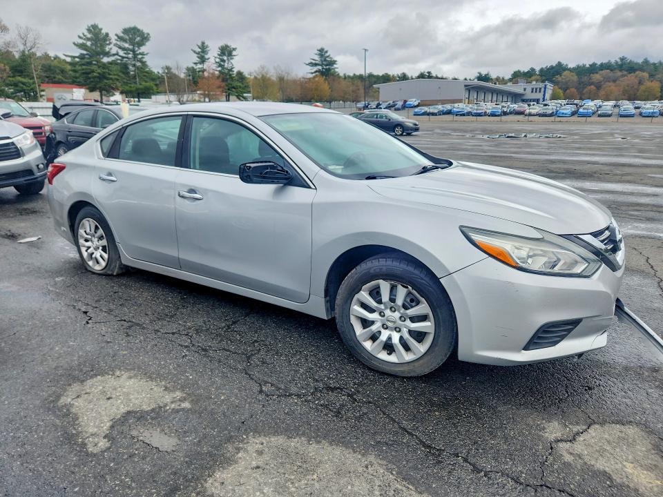 Продаж на аукціоні авто 2017 Nissan Altima, vin: 1N4AL3AP5HN348955, номер лоту: 52139616