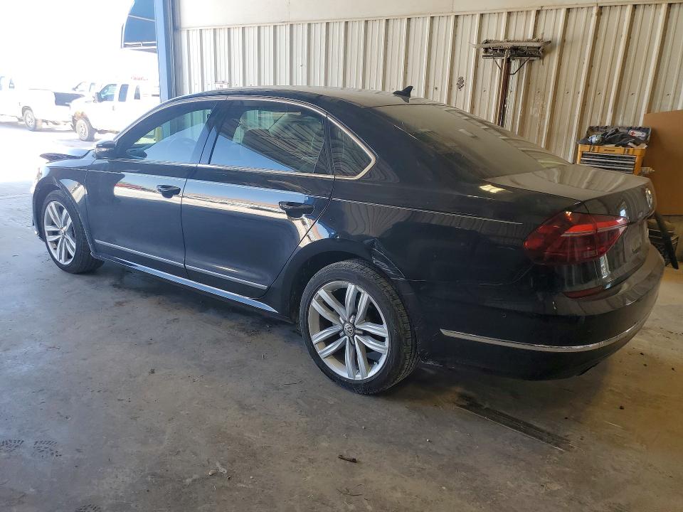 2017 Volkswagen Passat მანქანა იყიდება აუქციონზე, vin: 1VWCT7A38HC031042, აუქციონის ნომერი: 51440116