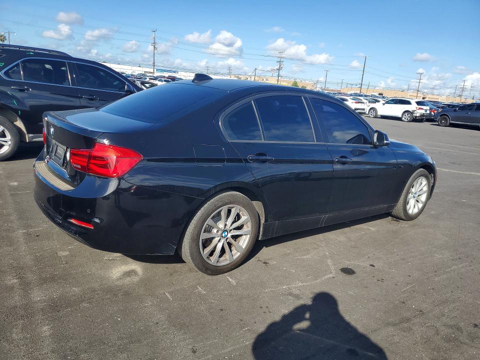 Продажа на аукционе авто 2017 Bmw 320, vin: WBA8E1G30HNU17320, номер лота: 49458786