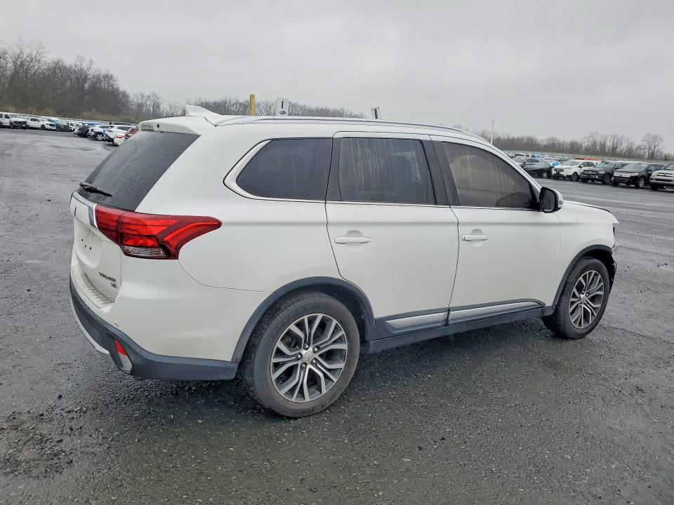 Продаж на аукціоні авто 2018 Mitsubishi Outlander, vin: JA4AD3A35JZ036275, номер лоту: 48483246