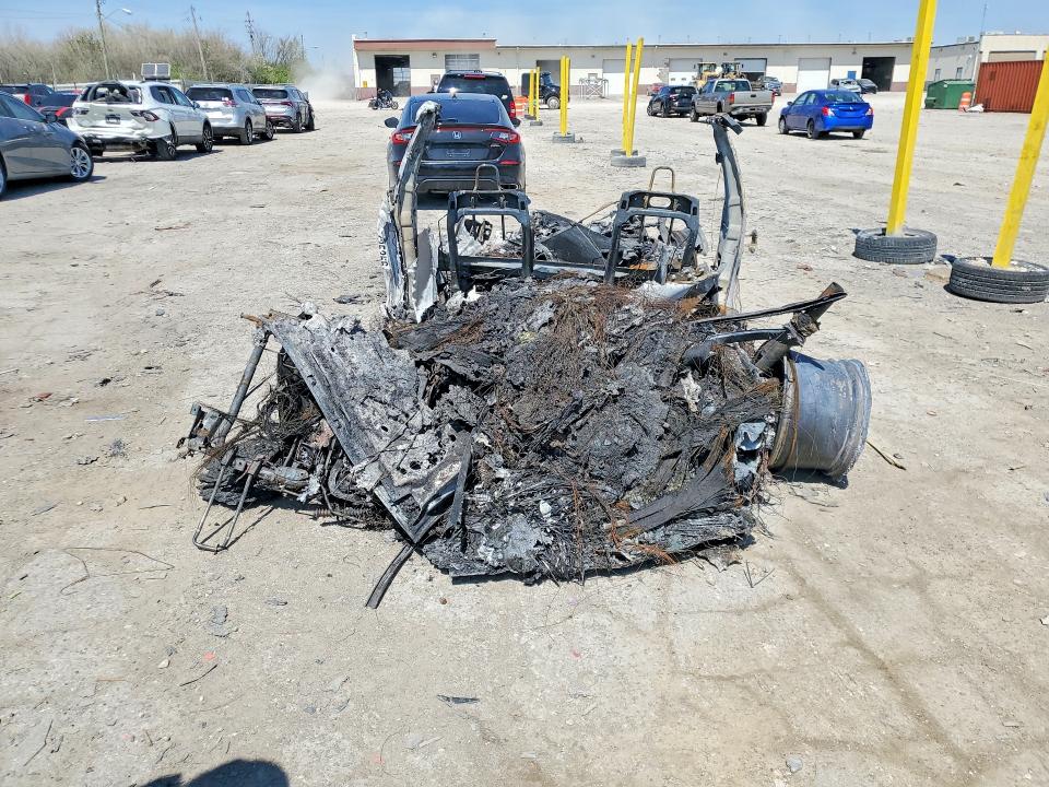 Продажа на аукционе авто 2023 Tesla Model S, vin: 5YJSA1E69PF525045, номер лота: 49135356