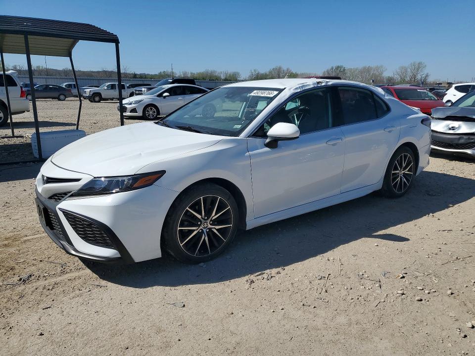 49298766 :رقم المزاد ، 4T1G11AK8MU541762 vin ، 2021 Toyota Camry مزاد بيع