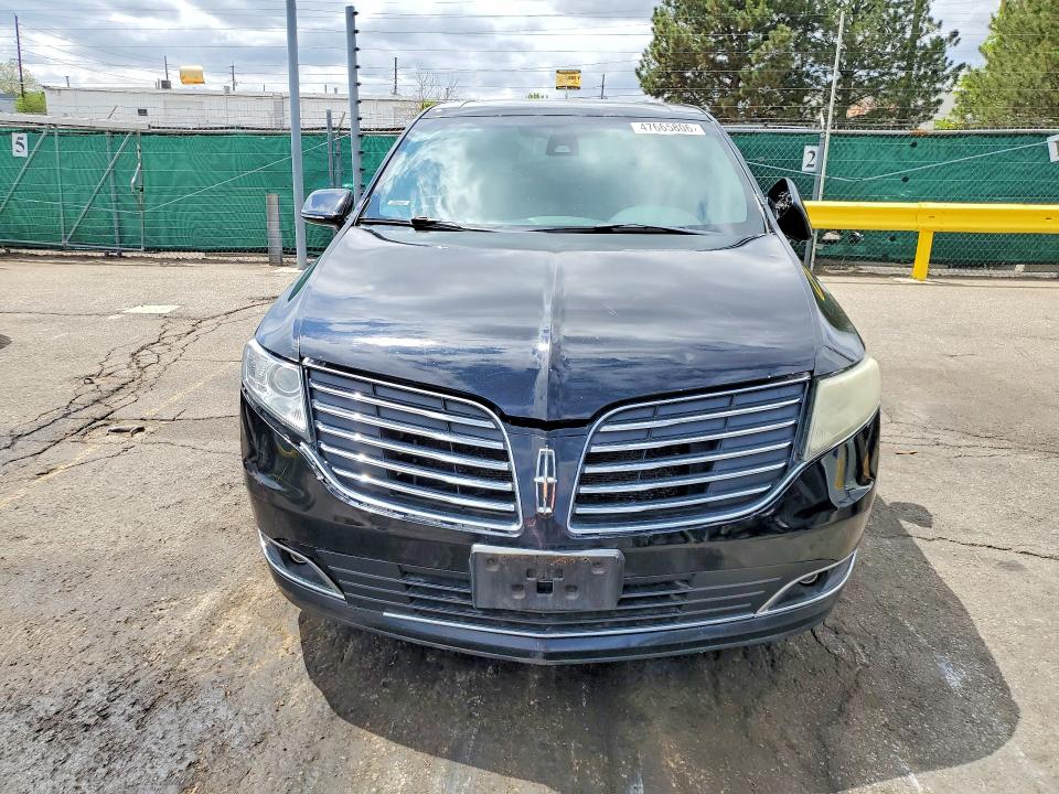 47665806 :رقم المزاد ، 2LMHJ5NK1HBL00437 vin ، 2017 Lincoln Townhouse Mkt مزاد بيع