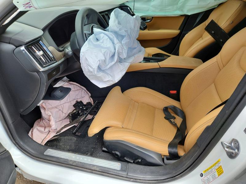 2026 Volvo V90 Cross Country მანქანა იყიდება აუქციონზე, vin: YV4062NLXT1205740, აუქციონის ნომერი: 52177636