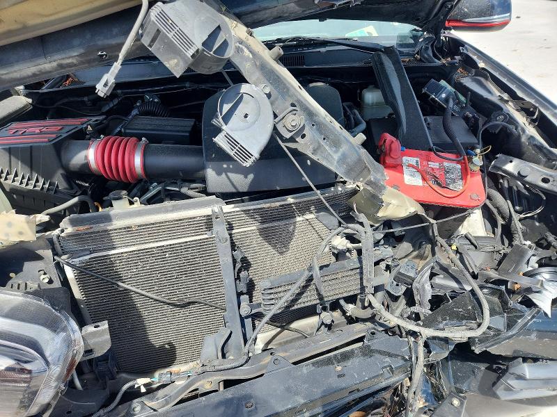 49298486 :رقم المزاد ، 5TFCZ5AN7JX153817 vin ، 2018 Toyota Tacoma مزاد بيع
