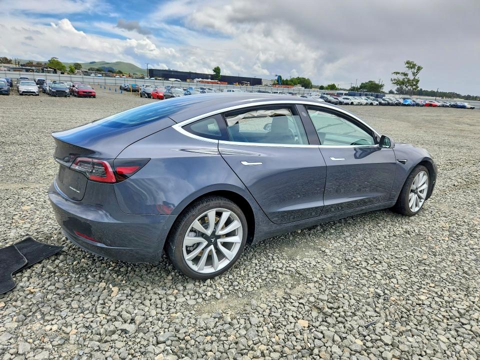 50916606 :رقم المزاد ، 5YJ3E1EB2JF086848 vin ، 2018 Tesla Model 3 مزاد بيع