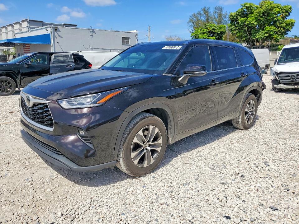 49760646 :رقم المزاد ، 5TDGZRAH8MS081278 vin ، 2021 Toyota Highlander مزاد بيع