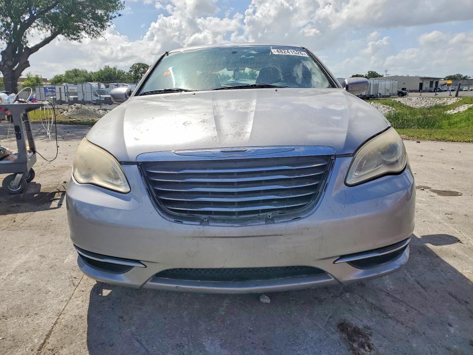 48241526 :رقم المزاد ، 1C3CCBBB7DN765850 vin ، 2013 Chrysler 200 مزاد بيع