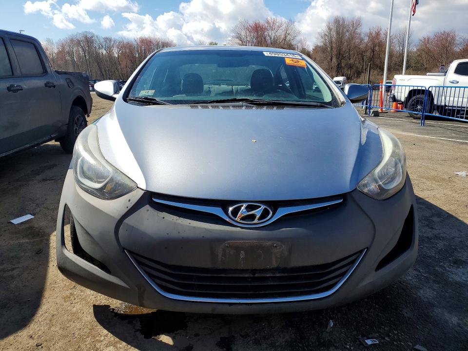 49053416 :رقم المزاد ، 5NPDH4AEXFH572541 vin ، 2015 Hyundai Elantra مزاد بيع