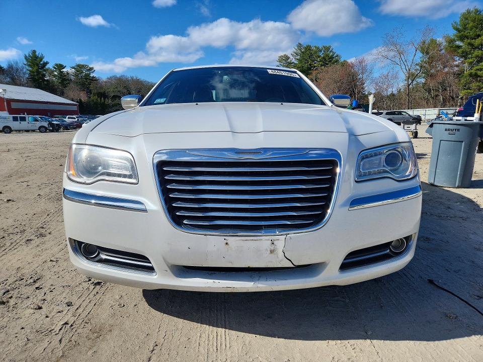 48401996 :رقم المزاد ، 2C3CA6CT8BH537401 vin ، 2011 Chrysler 300c مزاد بيع