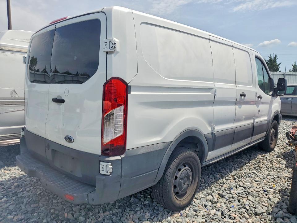 48945526 :رقم المزاد ، 1FTYR1ZM4HKA07103 vin ، 2017 Ford Transit مزاد بيع