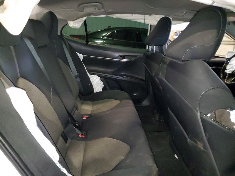 50361686 :رقم المزاد ، 4T1C11BK7MU045185 vin ، 2021 Toyota Camry مزاد بيع