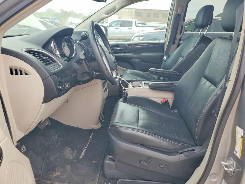51772066 :رقم المزاد ، 2C4RC1CG6FR742527 vin ، 2015 Chrysler Town & Country مزاد بيع