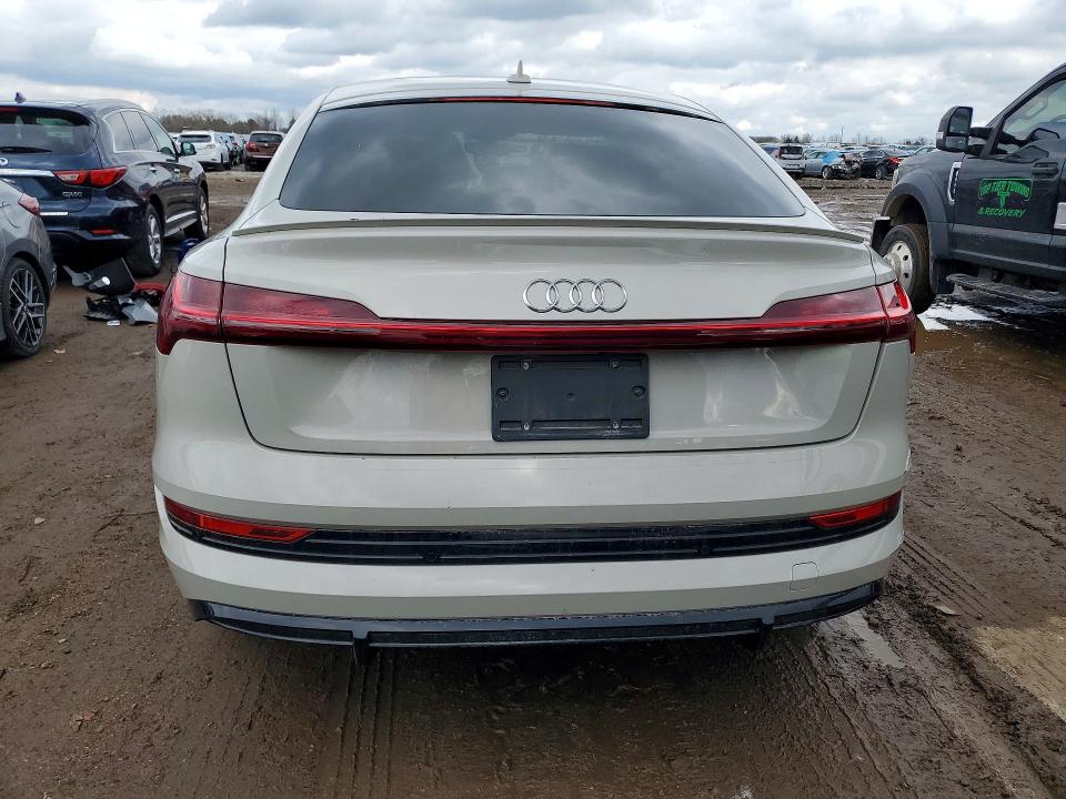 2022 Audi E-tron მანქანა იყიდება აუქციონზე, vin: WA13AAGE2NB010259, აუქციონის ნომერი: 49649566