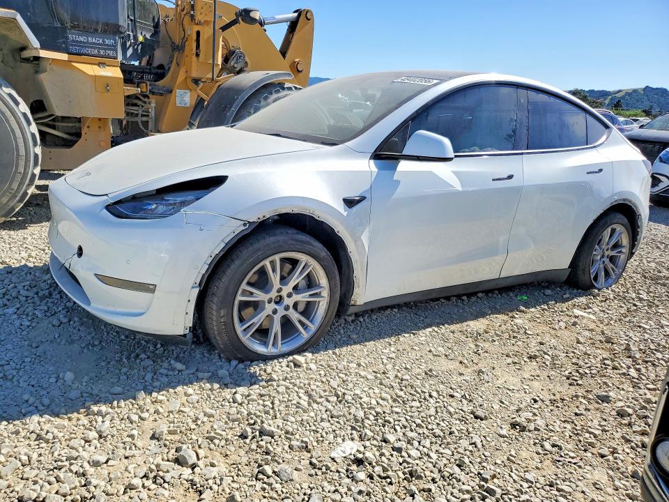 48402056 :رقم المزاد ، 7SAYGAEE2NF570134 vin ، 2022 Tesla Model Y مزاد بيع