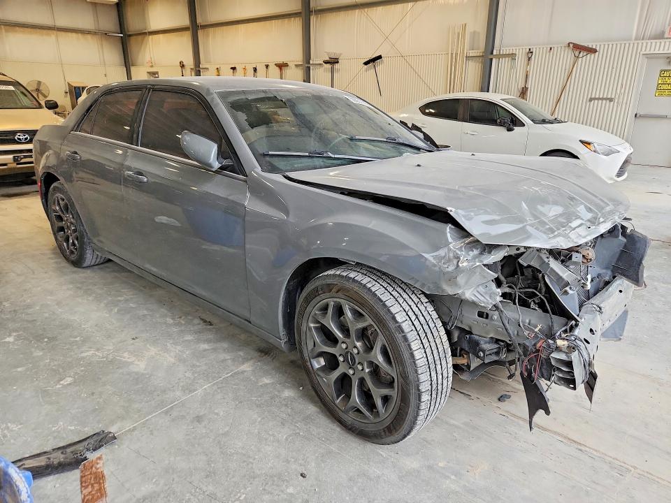 50951116 :رقم المزاد ، 2C3CCAGGXHH518934 vin ، 2017 Chrysler 300 مزاد بيع