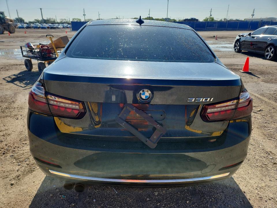 51206126 :رقم المزاد ، WBA8B9G55HNU50175 vin ، 2017 Bmw 330 مزاد بيع