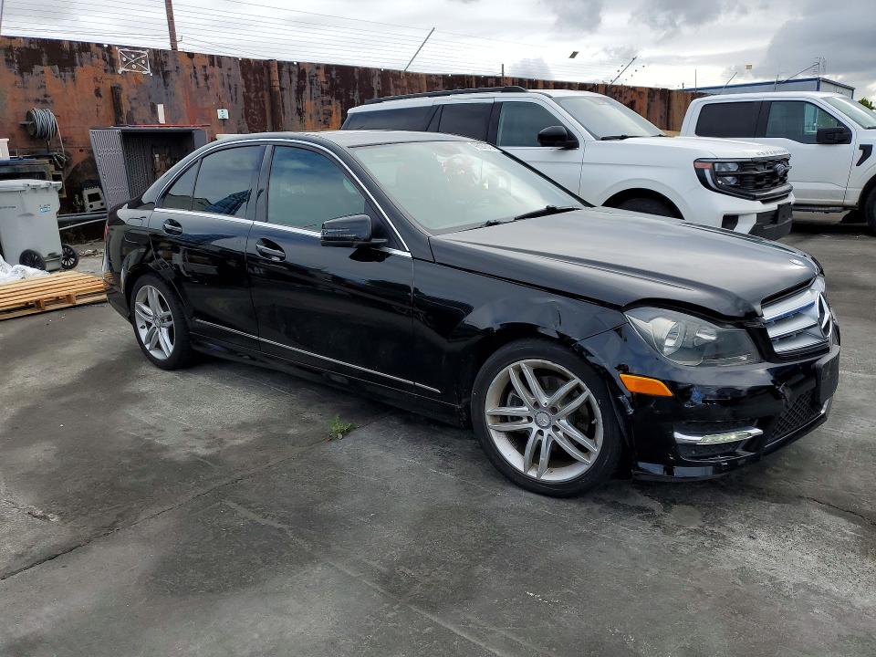 Продажа на аукционе авто 2013 Mercedes-benz C, vin: WDDGF4HB6DA851655, номер лота: 49597546