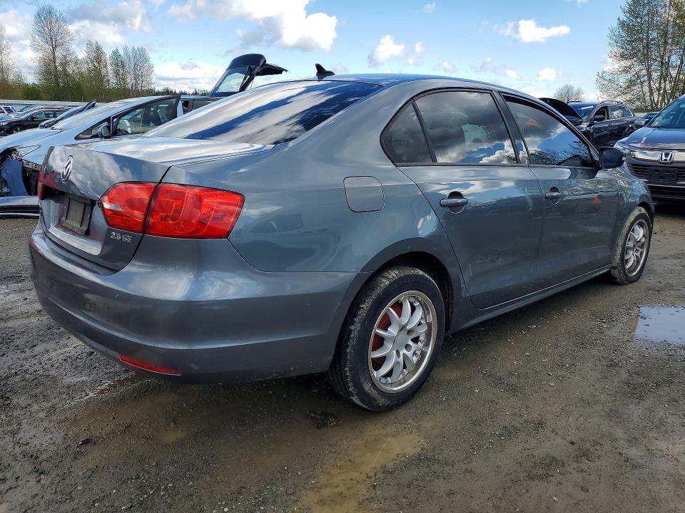 50333406 :رقم المزاد ، 3VWBZ7AJ0BM309799 vin ، 2011 Volkswagen Jetta مزاد بيع