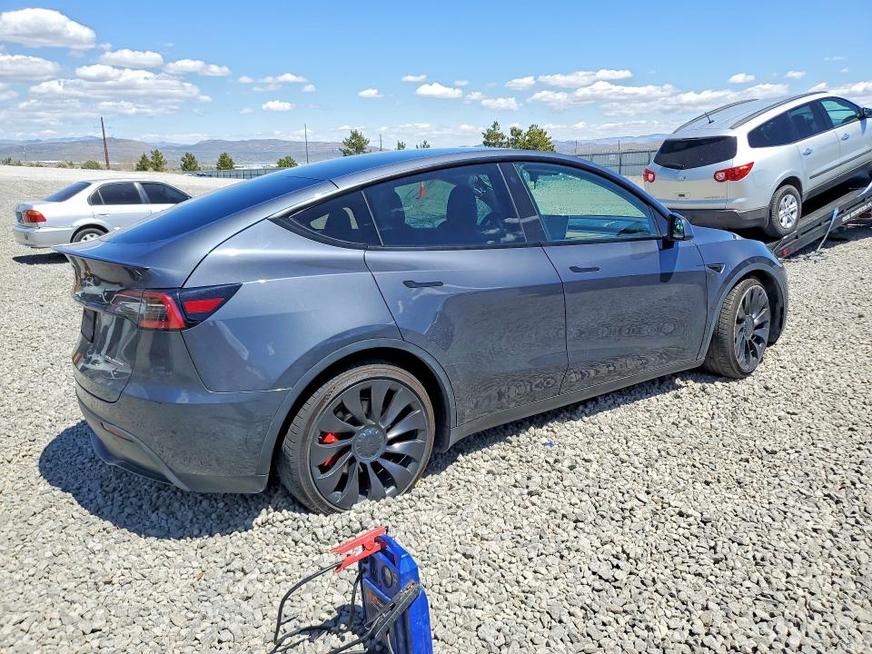 51592066 :رقم المزاد ، 7SAYGDEF2NF340670 vin ، 2022 Tesla Model Y مزاد بيع