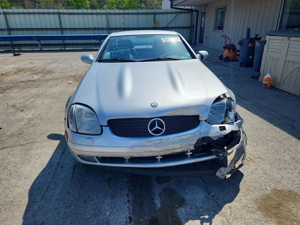1999 Mercedes-benz Slk მანქანა იყიდება აუქციონზე, vin: WDBKK47F0XF093676, აუქციონის ნომერი: 50672666