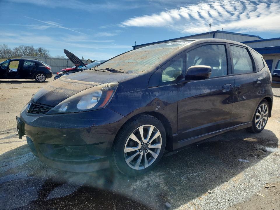 50692616 :رقم المزاد ، JHMGE8H52DC013222 vin ، 2013 Honda Fit مزاد بيع