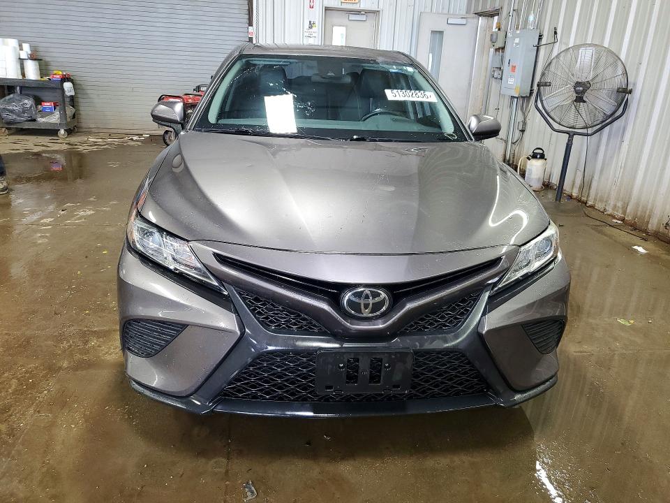 Продаж на аукціоні авто 2018 Toyota Camry, vin: 4T1B11HKXJU070919, номер лоту: 51302836