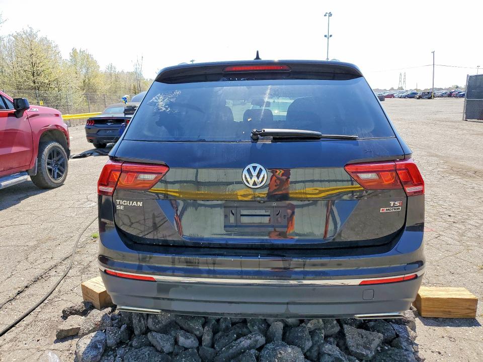 50492326 :رقم المزاد ، 3VV2B7AX2JM191508 vin ، 2018 Volkswagen Tiguan مزاد بيع